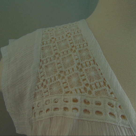 NWT Beautiful White Top - Size S - Picture 3 of 7